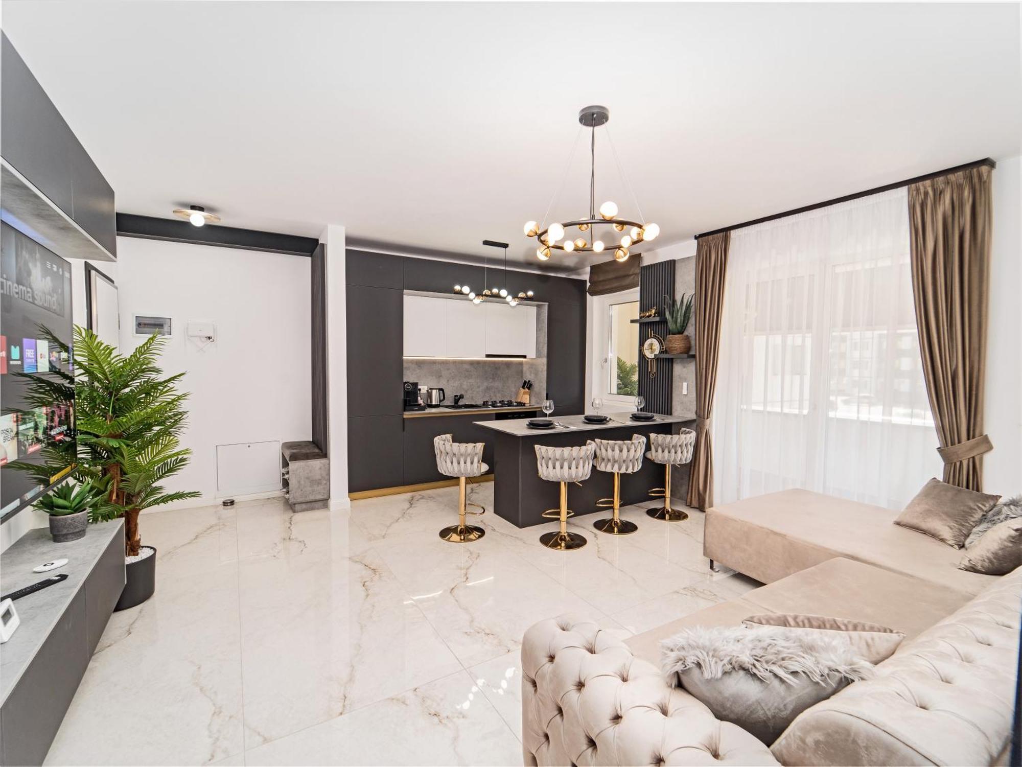 Fashion Stay-Valentino Apartment - By Openhouse Giroc Bagian luar foto