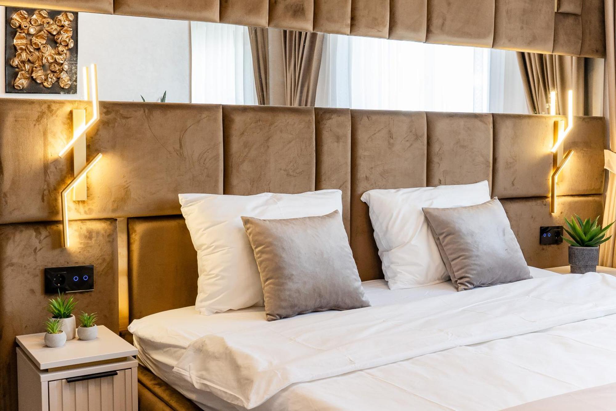 Fashion Stay-Valentino Apartment - By Openhouse Giroc Bagian luar foto