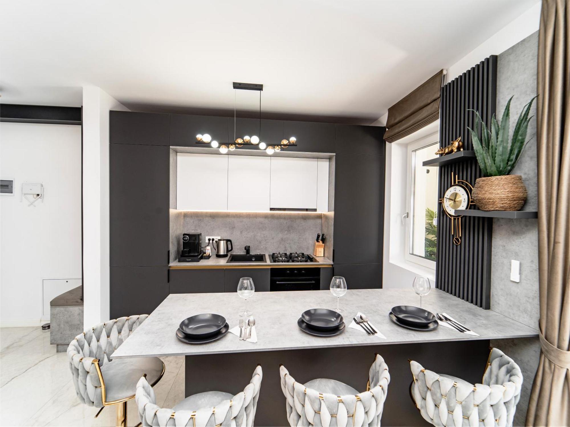 Fashion Stay-Valentino Apartment - By Openhouse Giroc Bagian luar foto